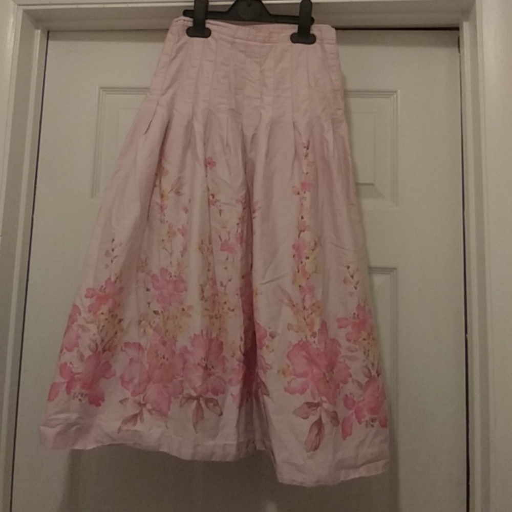 Bandolino Floral a line skirt